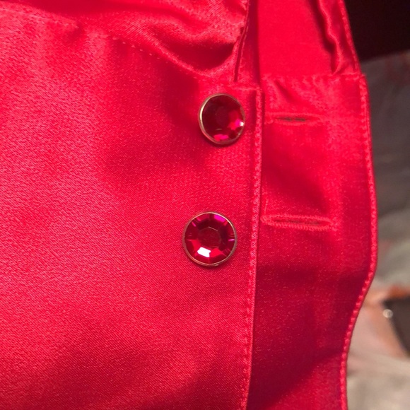 Beautiful Red Satin Sag Harbor Long Sleeved Blouse Petite - Picture 5 of 13